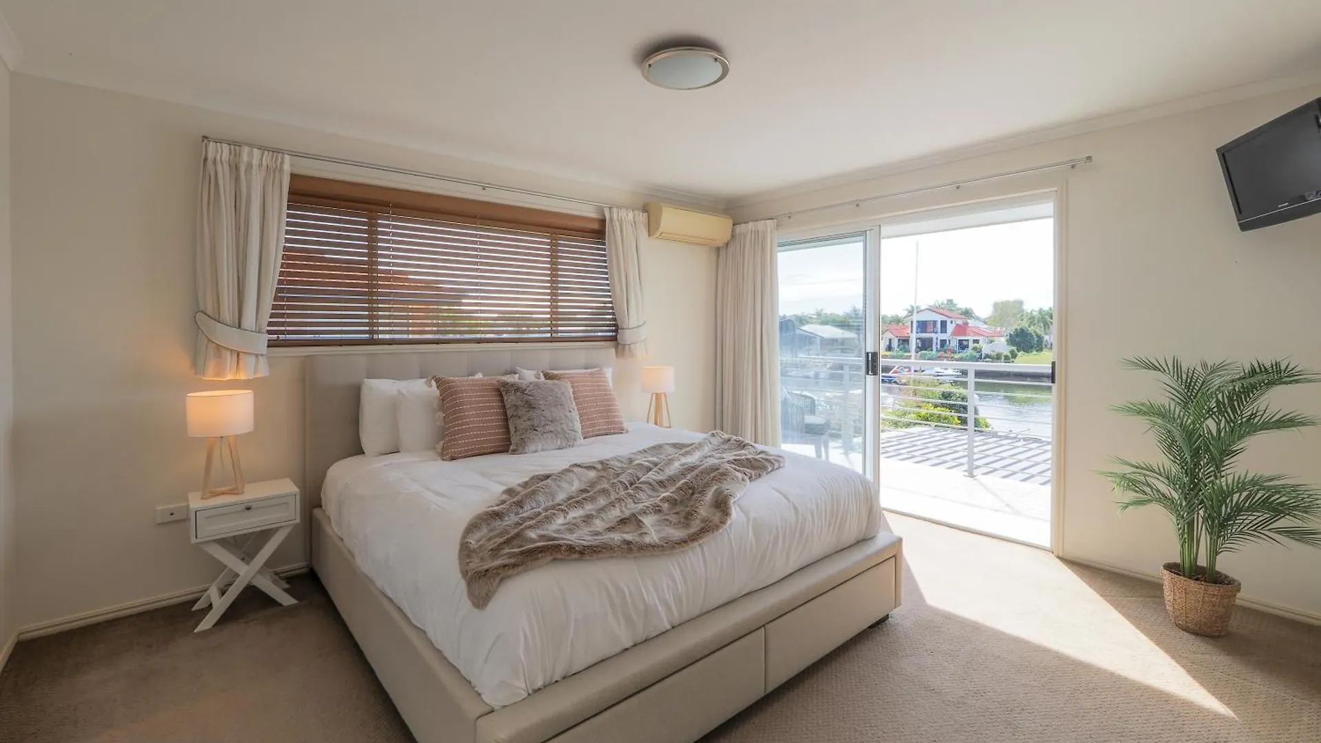 Serenity At Seanna Blue Banksia Beach 0*,