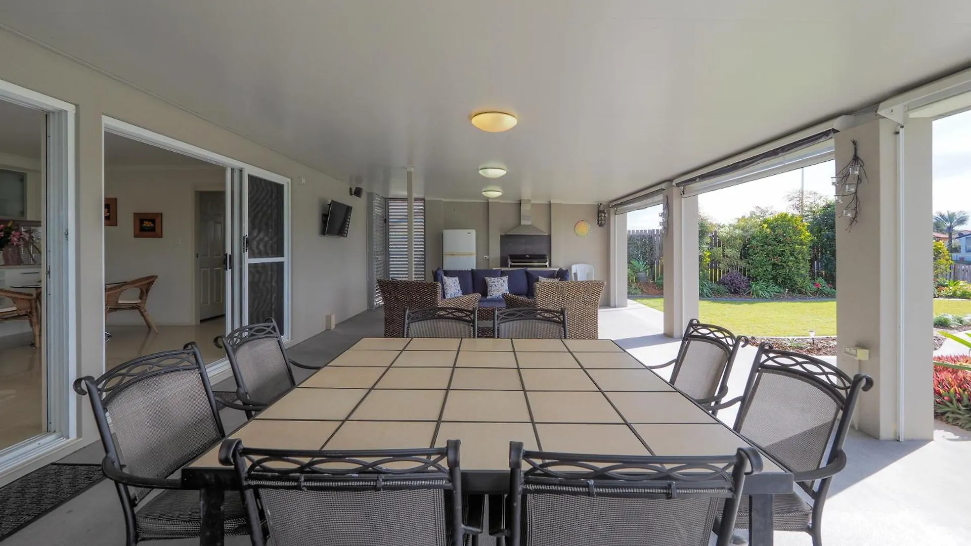 Seanna Blue: Relax & Indulge On The Canal Banksia Beach Dom wakacyjny
