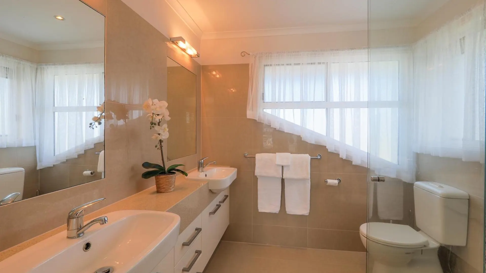 Seanna Blue: Relax & Indulge On The Canal Banksia Beach Dom wakacyjny