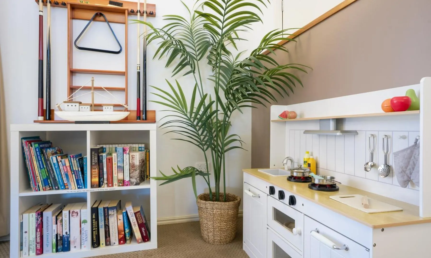 Dom wakacyjny Seanna Blue: Relax & Indulge On The Canal Banksia Beach Australia