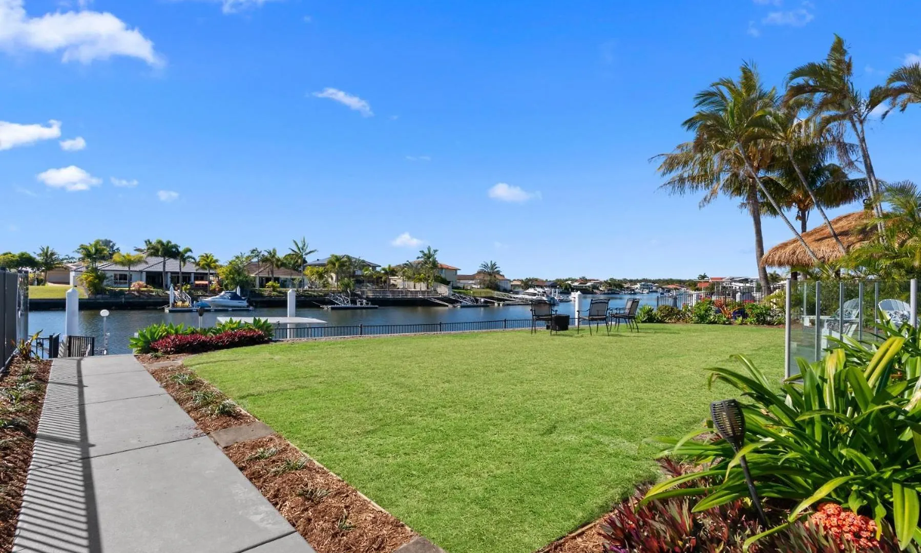 Dom wakacyjny Seanna Blue: Relax & Indulge On The Canal Banksia Beach