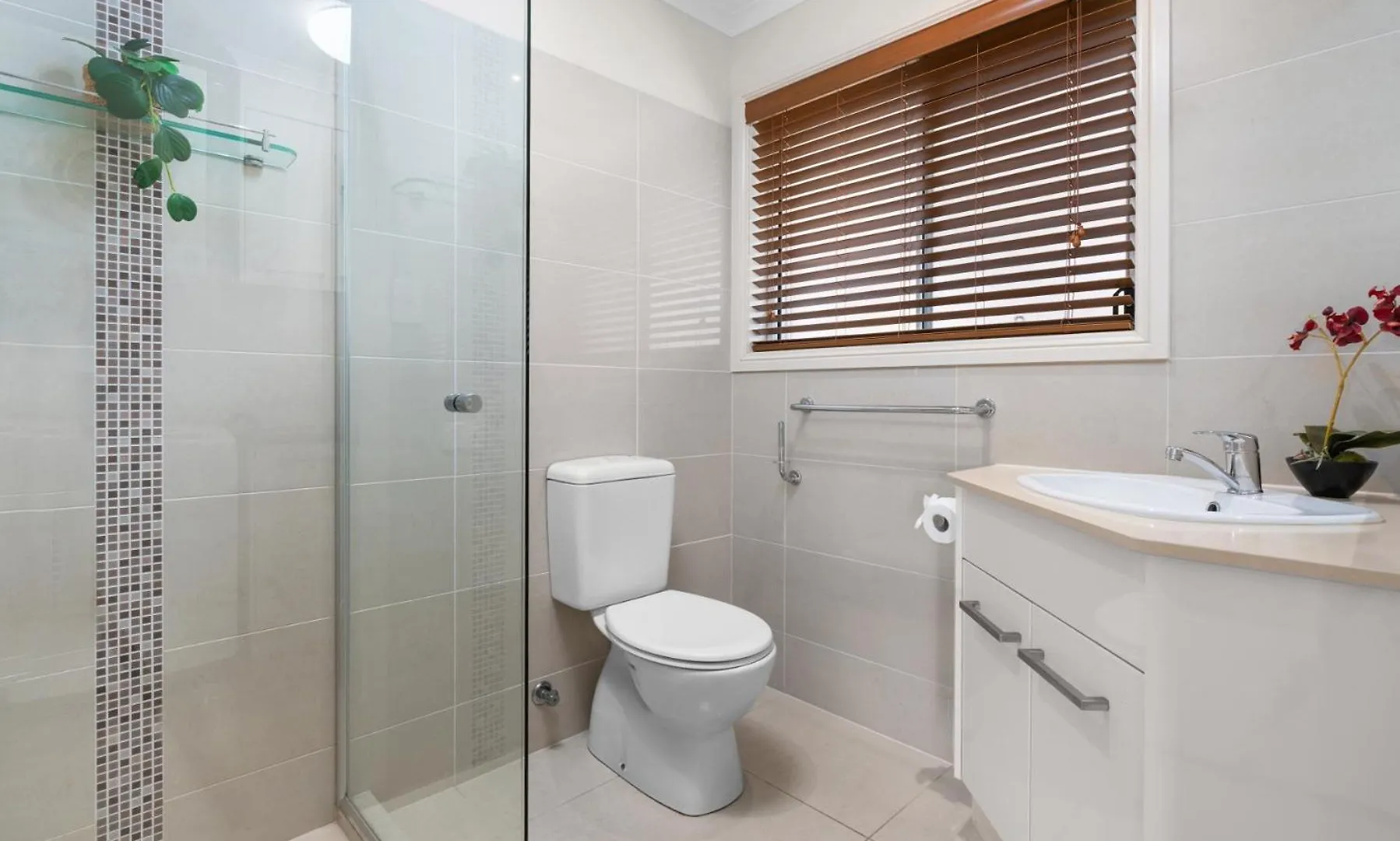 Seanna Blue: Relax & Indulge On The Canal Banksia Beach Dom wakacyjny