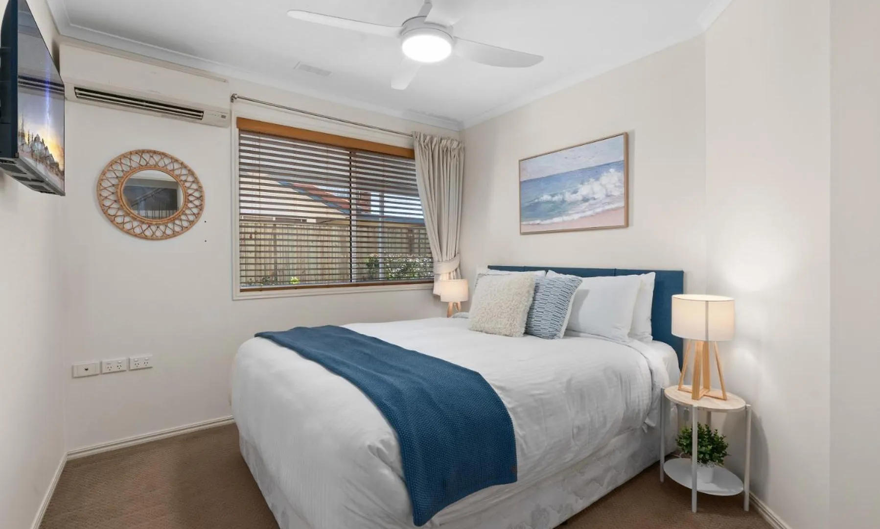 Seanna Blue: Relax & Indulge On The Canal Banksia Beach